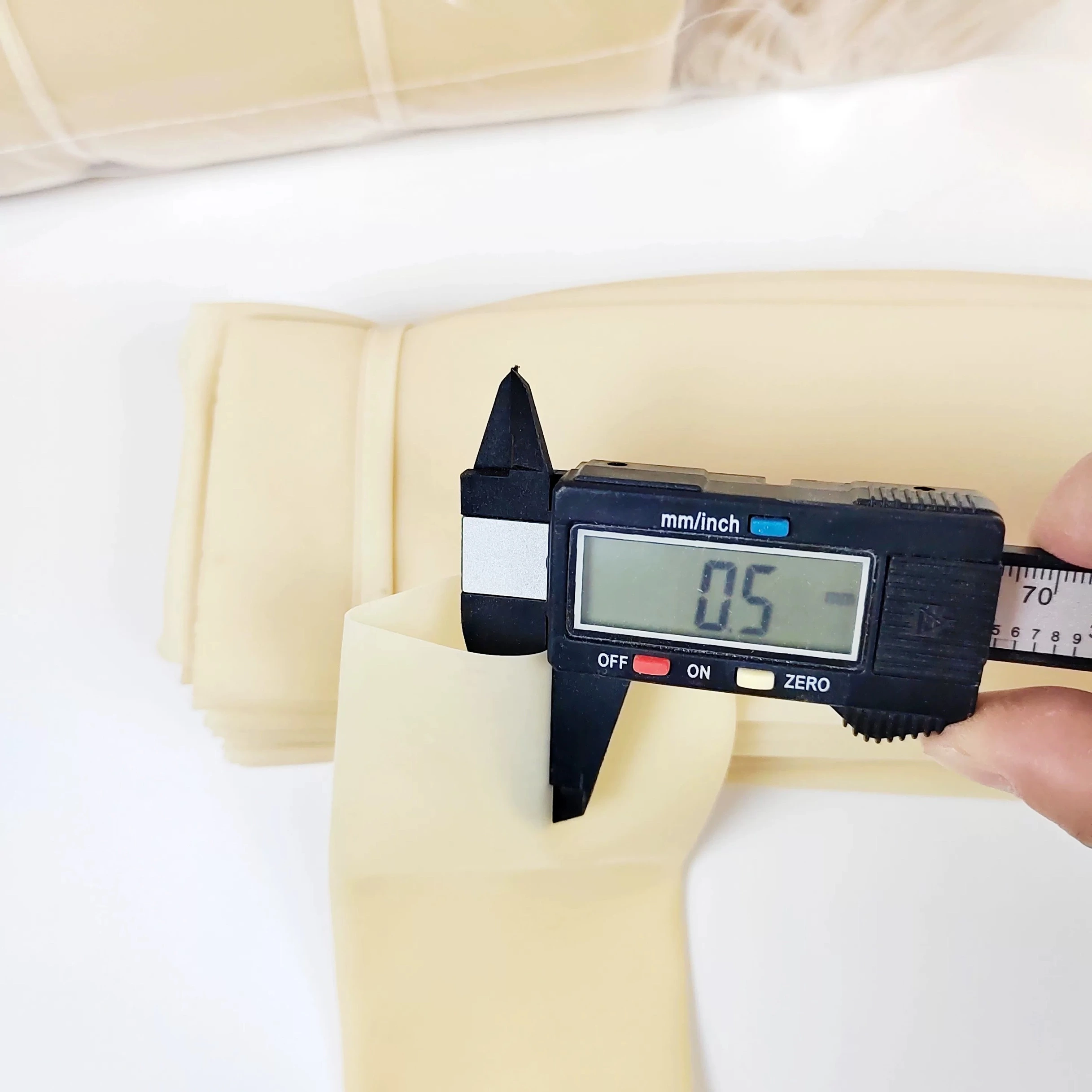 membranes, latex, metric sizes (thicknesses of 0.3 mm)